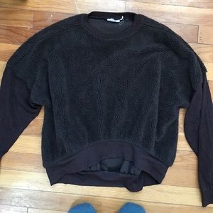 UO CROPPED FUZZY SWEATER